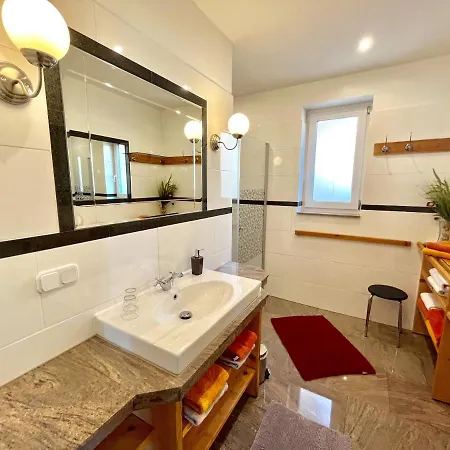 Magda-lena Heiligenblut