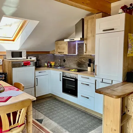 Magda-lena هيليغنبلت